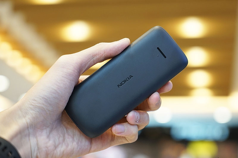 Nokia 215 4G | Thiết kế mặt lưng