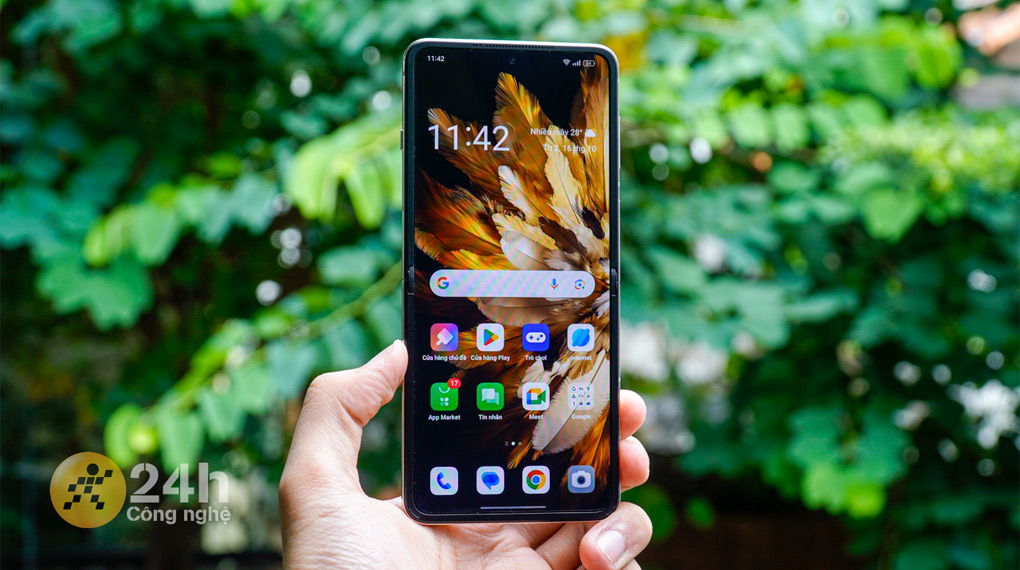 Sử dụng tốt ngoài trời - OPPO Find N3 Flip