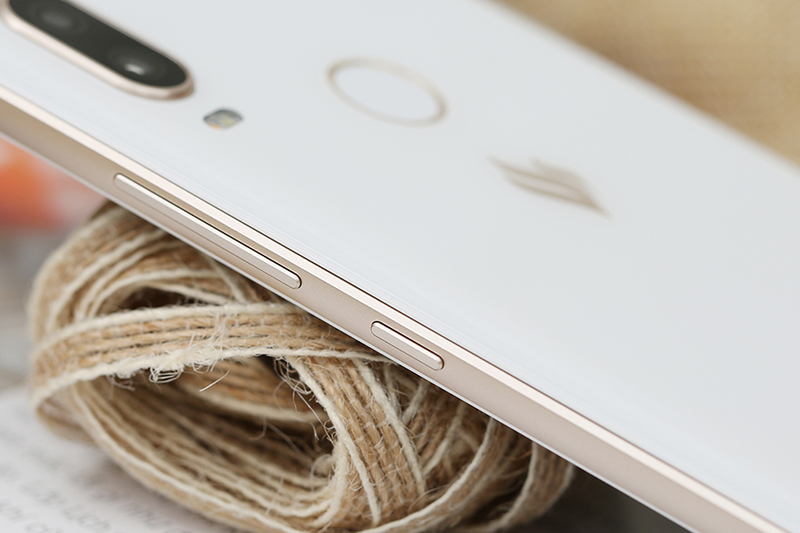 Thiết kế điện thoại Vsmart Active 1