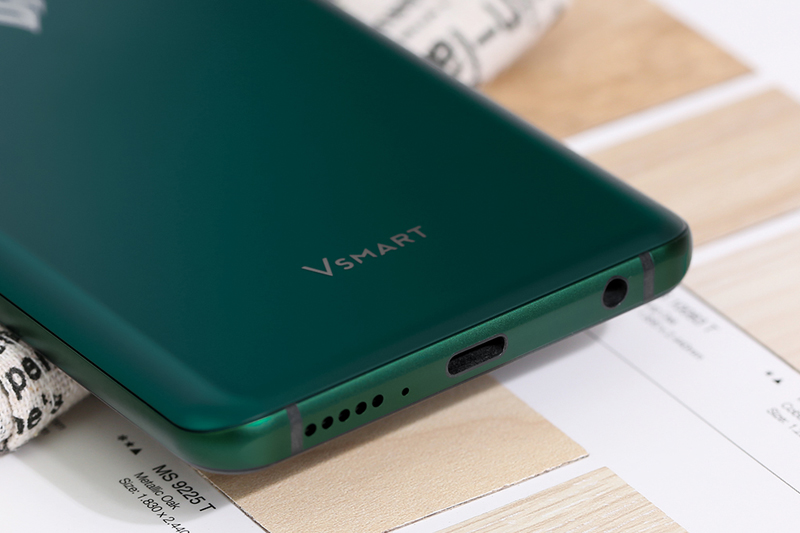 Pin 4000 mAh tích hợp sạc nhanh 18W - Vsmart Aris Pro