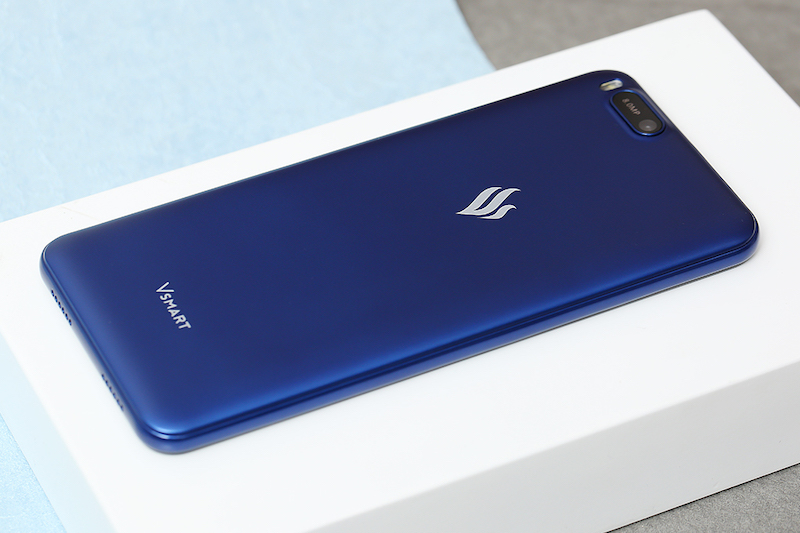 Điện thoại smartphone Vsmart Bee | Mặt lưng máy nhỏ gọn