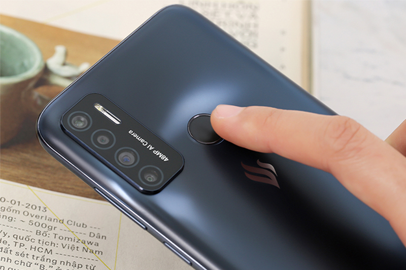 Vsmart Live 4 | Cảm biến vân tay được ở mặt lưng