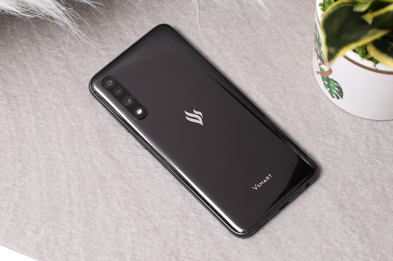 Điện thoại smartphone Vsmart Live | 3 camera ở mặt sau